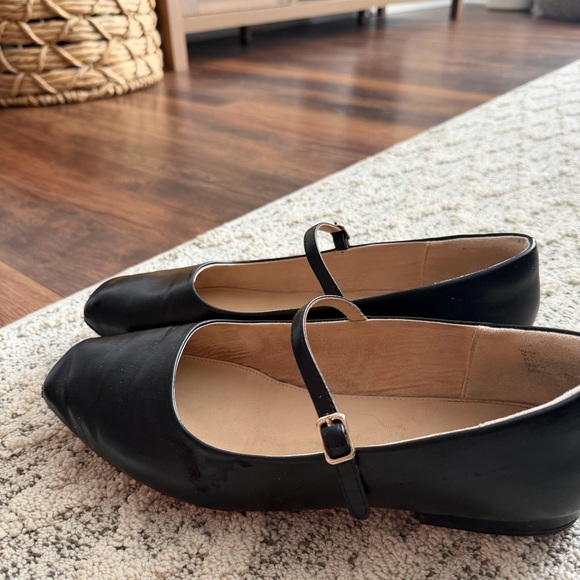 Abercrombie Black Mary Jane Flats - Classic Strap Ballet Shoe - Picture 2 of 3
